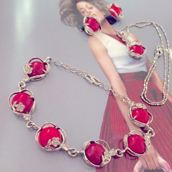 4 Pc set Red Stone Statement Jewelry Necklace with pendant,earrings & bracelet - Picture 3 of 5